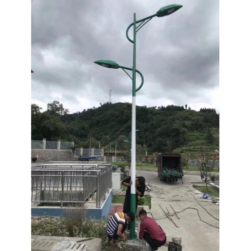 內(nèi)蒙古太陽(yáng)能路燈廠家直銷 包郵到家 抗寒三元鋰電池路燈