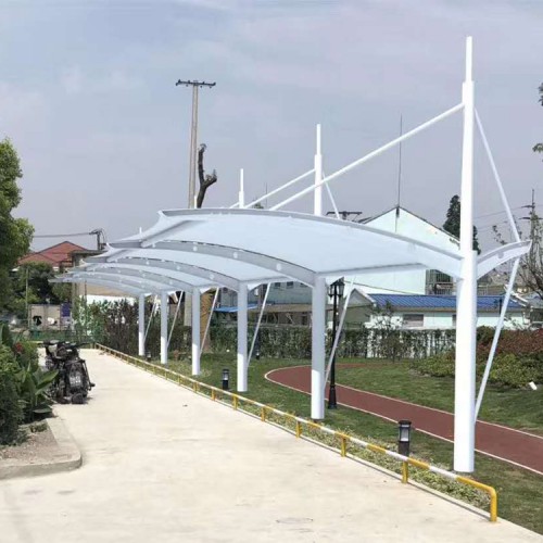 膜結構停車車棚