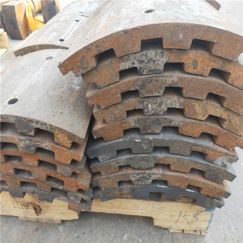 鵝卵石破碎錘頭、石灰石專用錘頭、破碎機(jī)襯板、篩板、篦條等