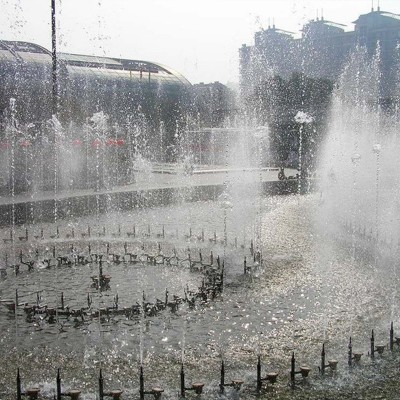 圓形噴泉、方形噴泉、吶喊噴泉