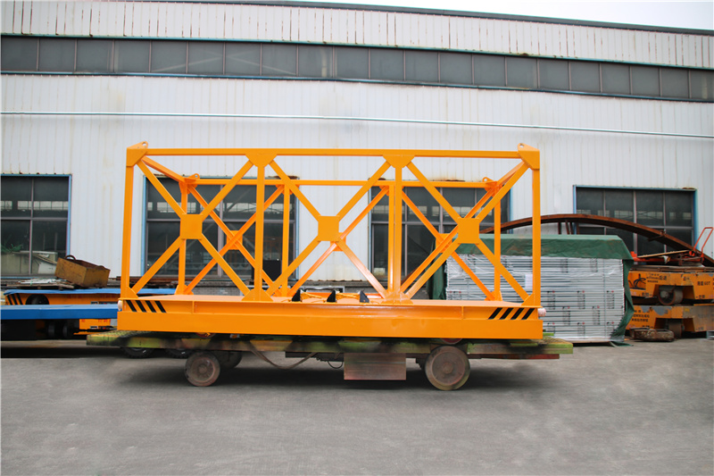 2無(wú)人駕駛電動(dòng)物流車(chē)