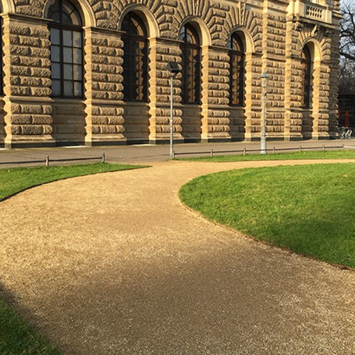 生態(tài)素土鋪裝道路